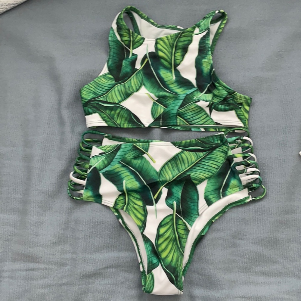 Green leaf bikini set!